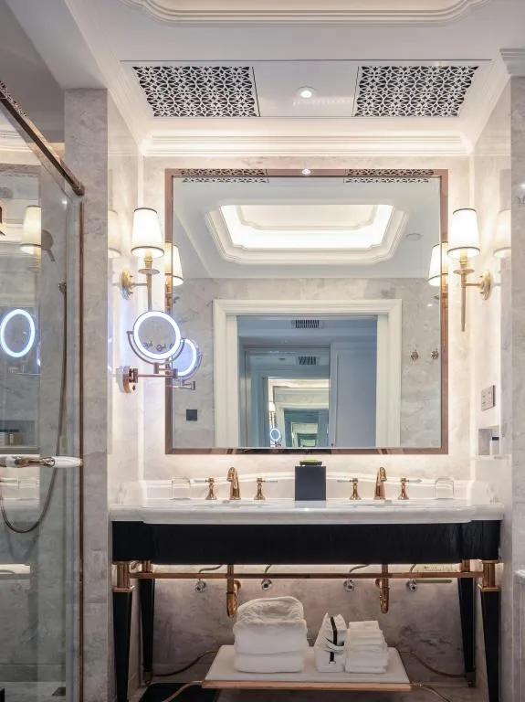 Luxury Lighted Mirror