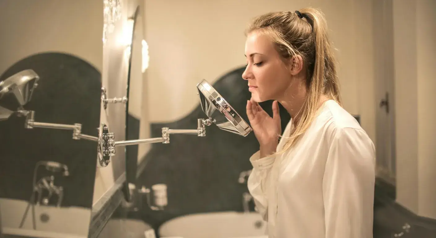 LIGHTED MAKEUP MIRRORS