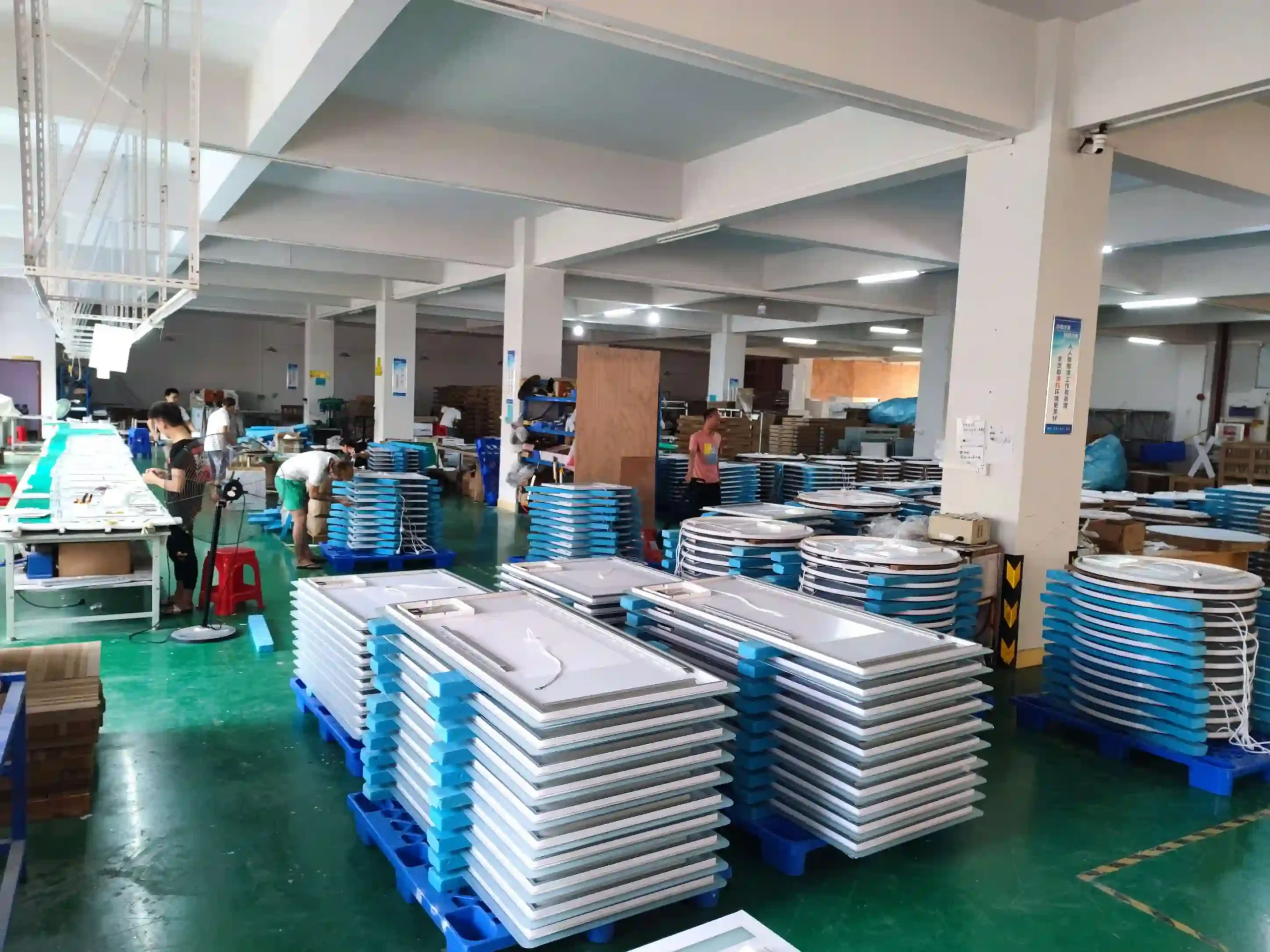 Hotel Bathroom Mirror Bulk Production Consistency Hotel bathroom mirrors during bulk production and consistency control