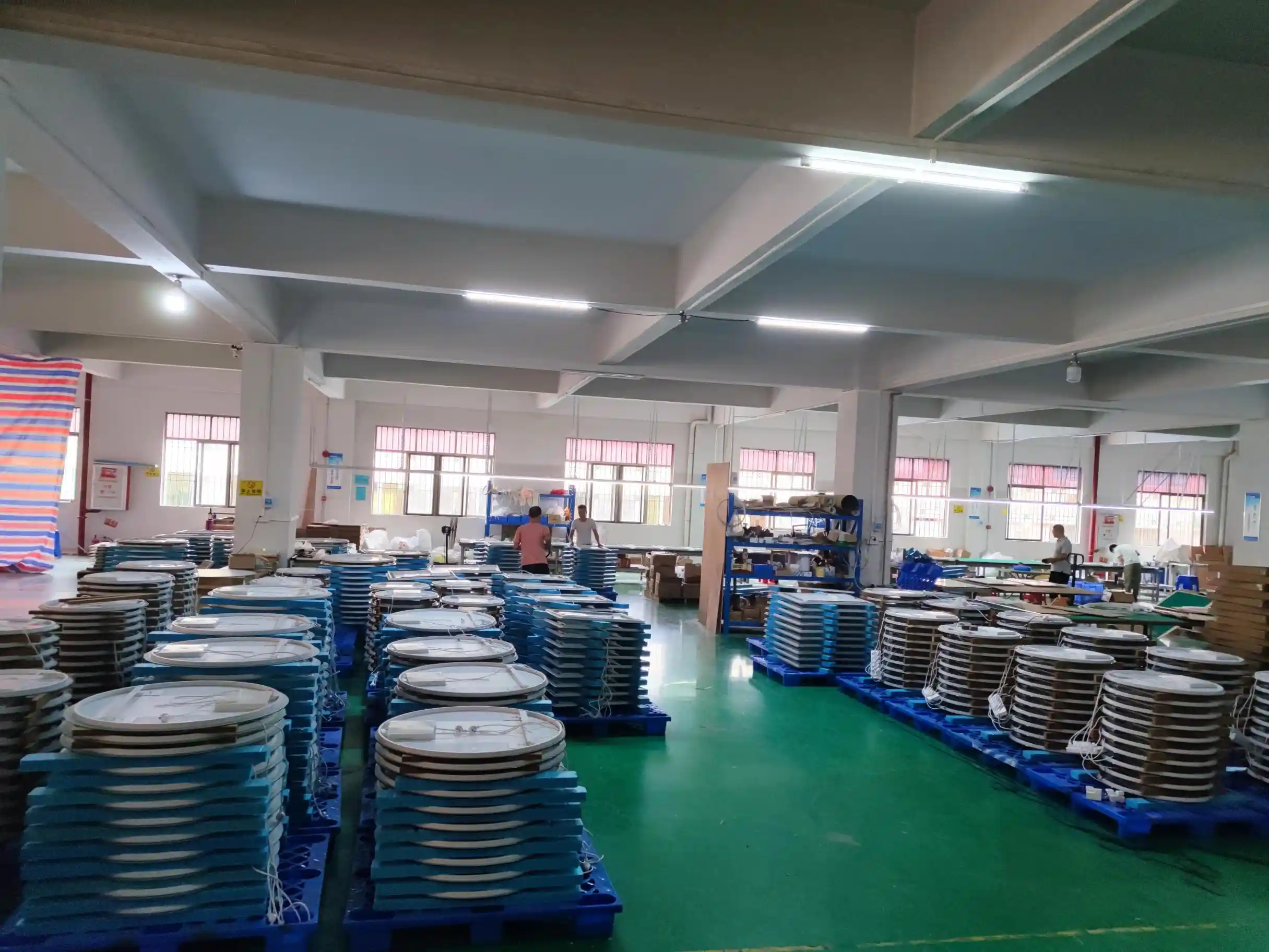 Hotel Bathroom Mirror Bulk Production Hotel bathroom mirror bulk production at NISSIYA factory